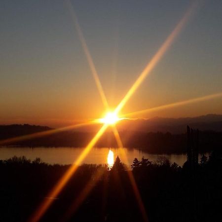Tramonto Al Lago ガヴィラーテ エクステリア 写真